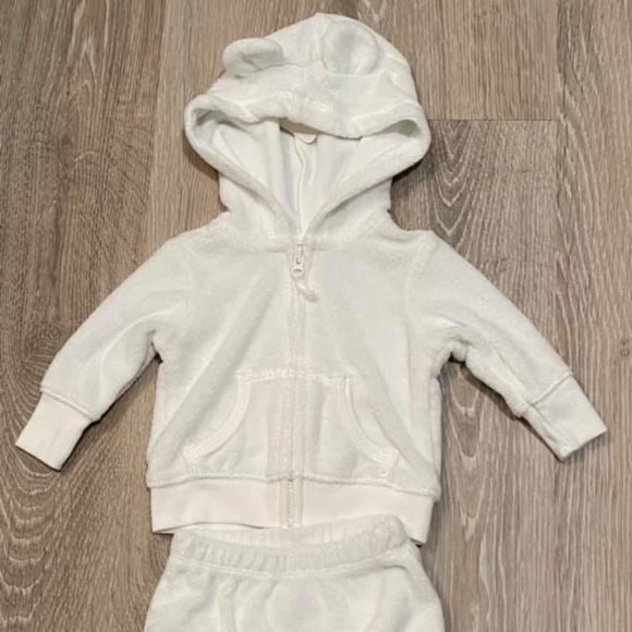 Carter's white 2-piece zip up jacket and pants - Picture 1 of 3